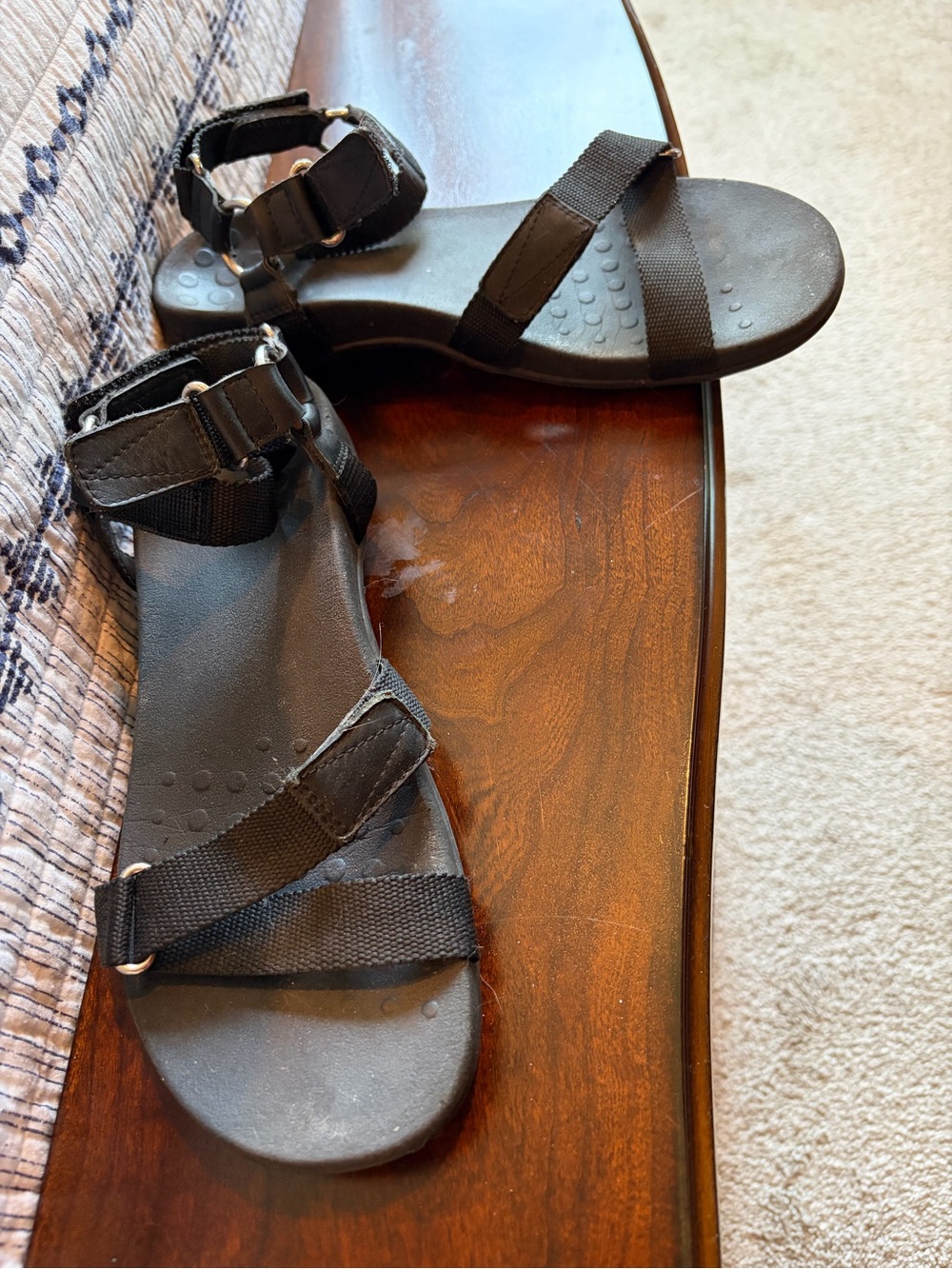 Vionic Black Strappy Sport Sandals